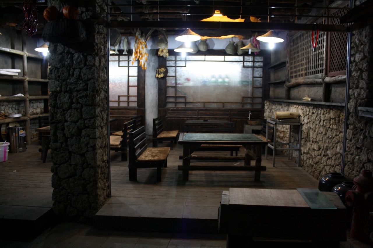 2012 Empty restaurant (1280x853)